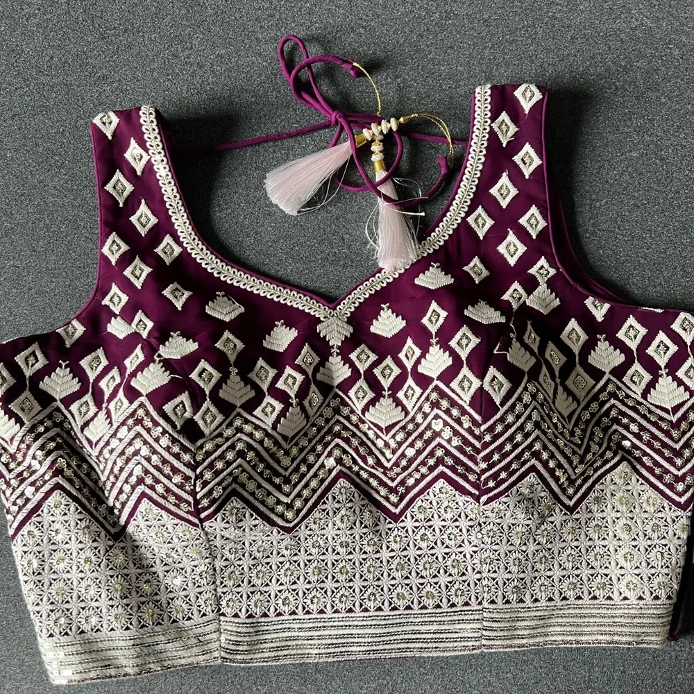Indian Lehenga Choli - Picture 2 of 6